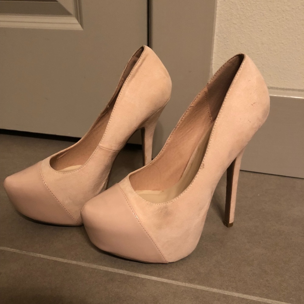 Cream colored pumps - Picture 2 of 8